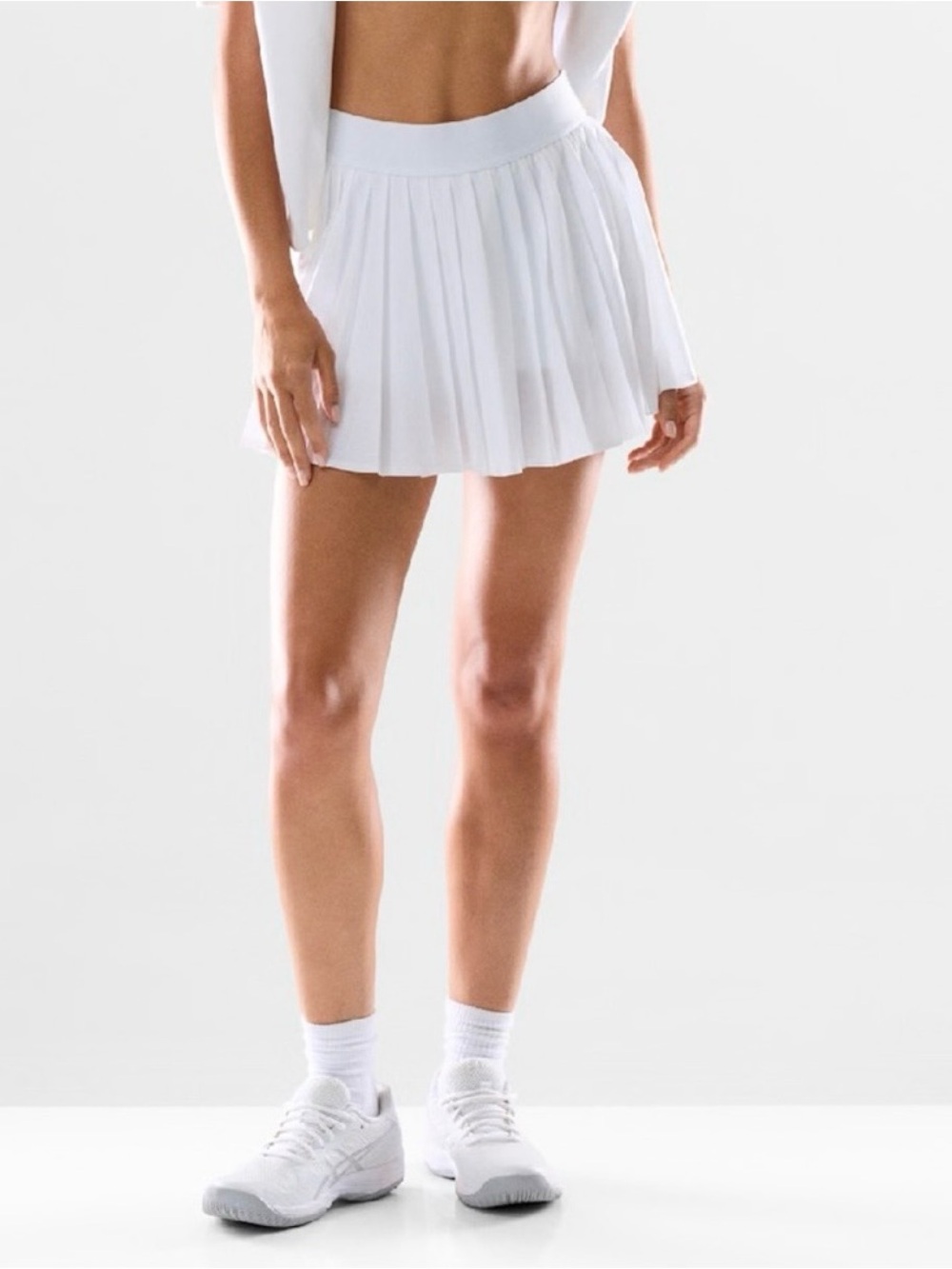 Aritzia Golden Movetech Tennis Pro Micro Skort In White Size M